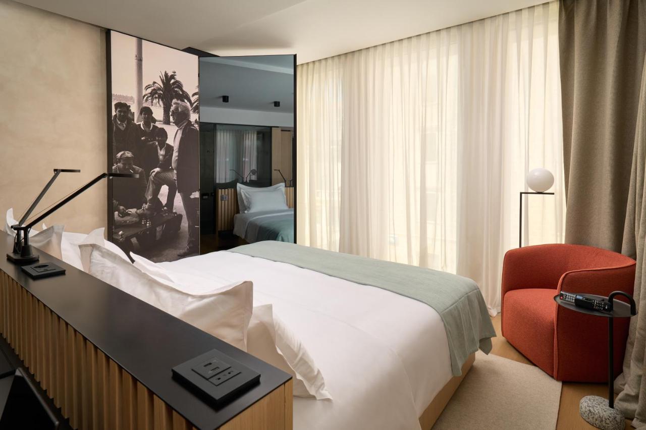 Superior King Room Street View