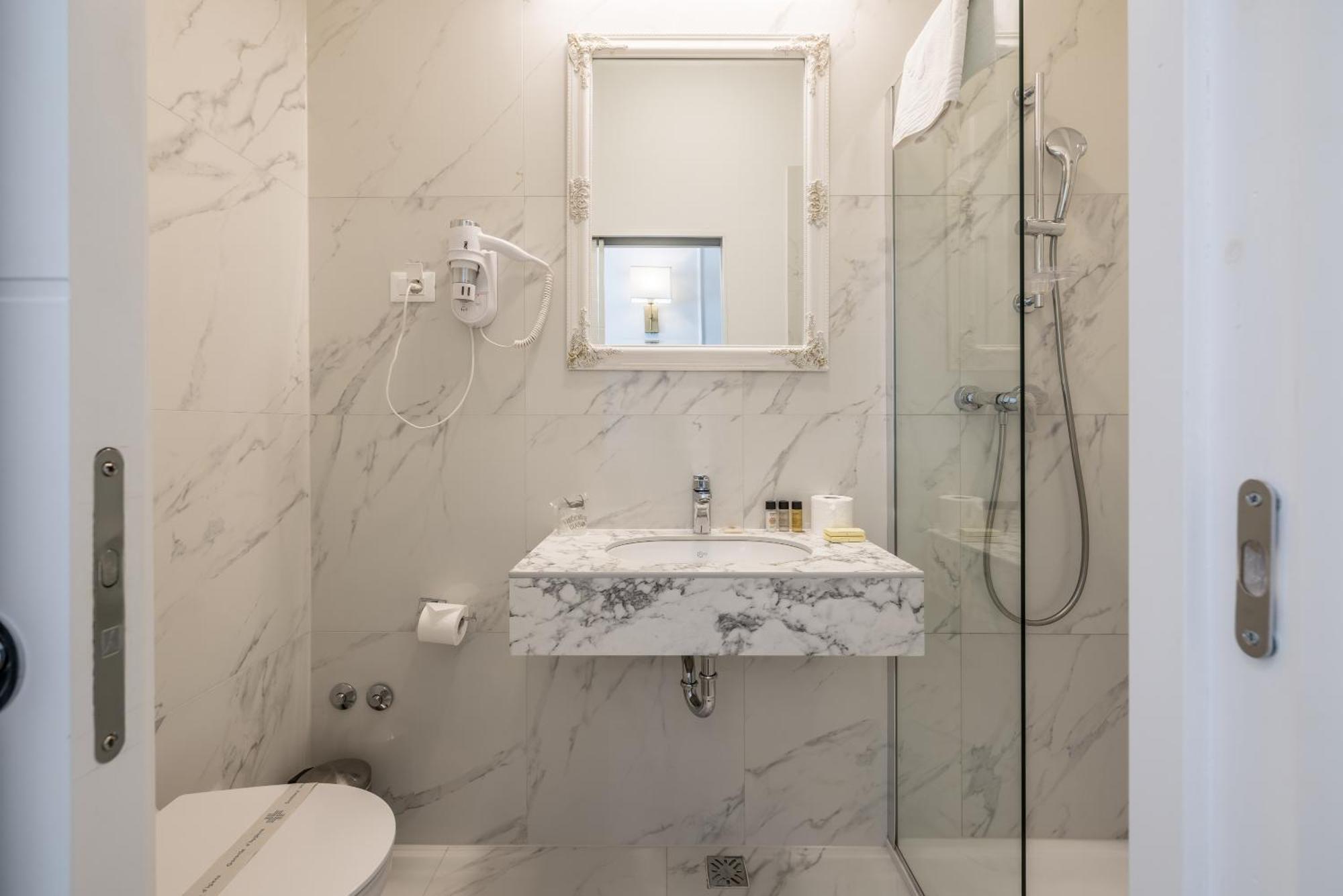Single Room Bathroom