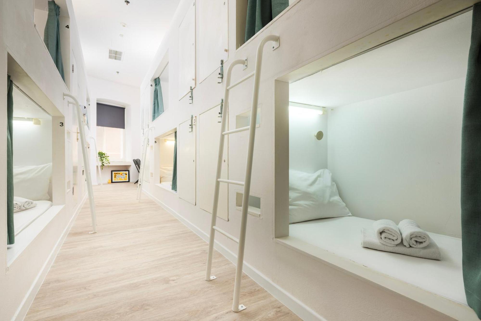Bed 8-Bed Mixed Dormitory Room