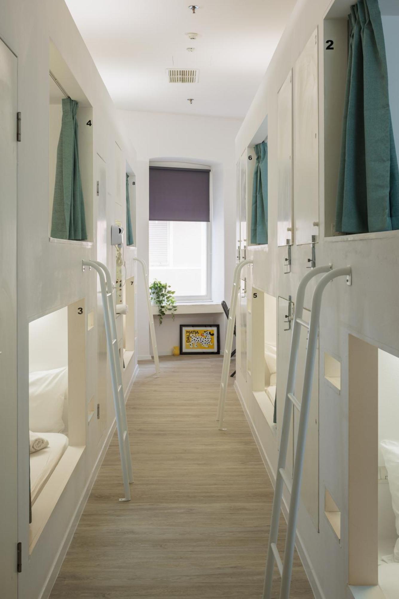 Bed 8-Bed Mixed Dormitory Room
