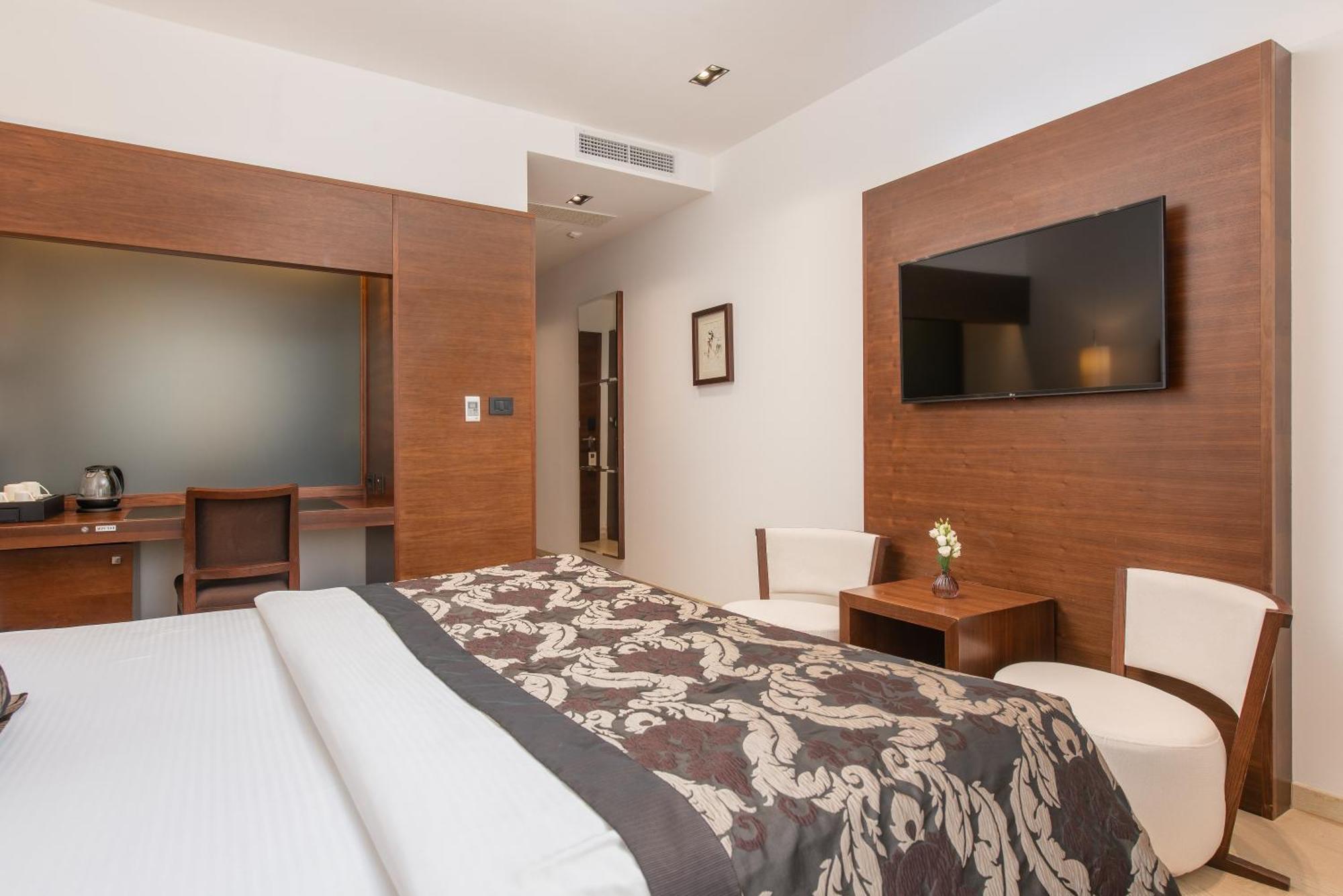 Classic Double Room