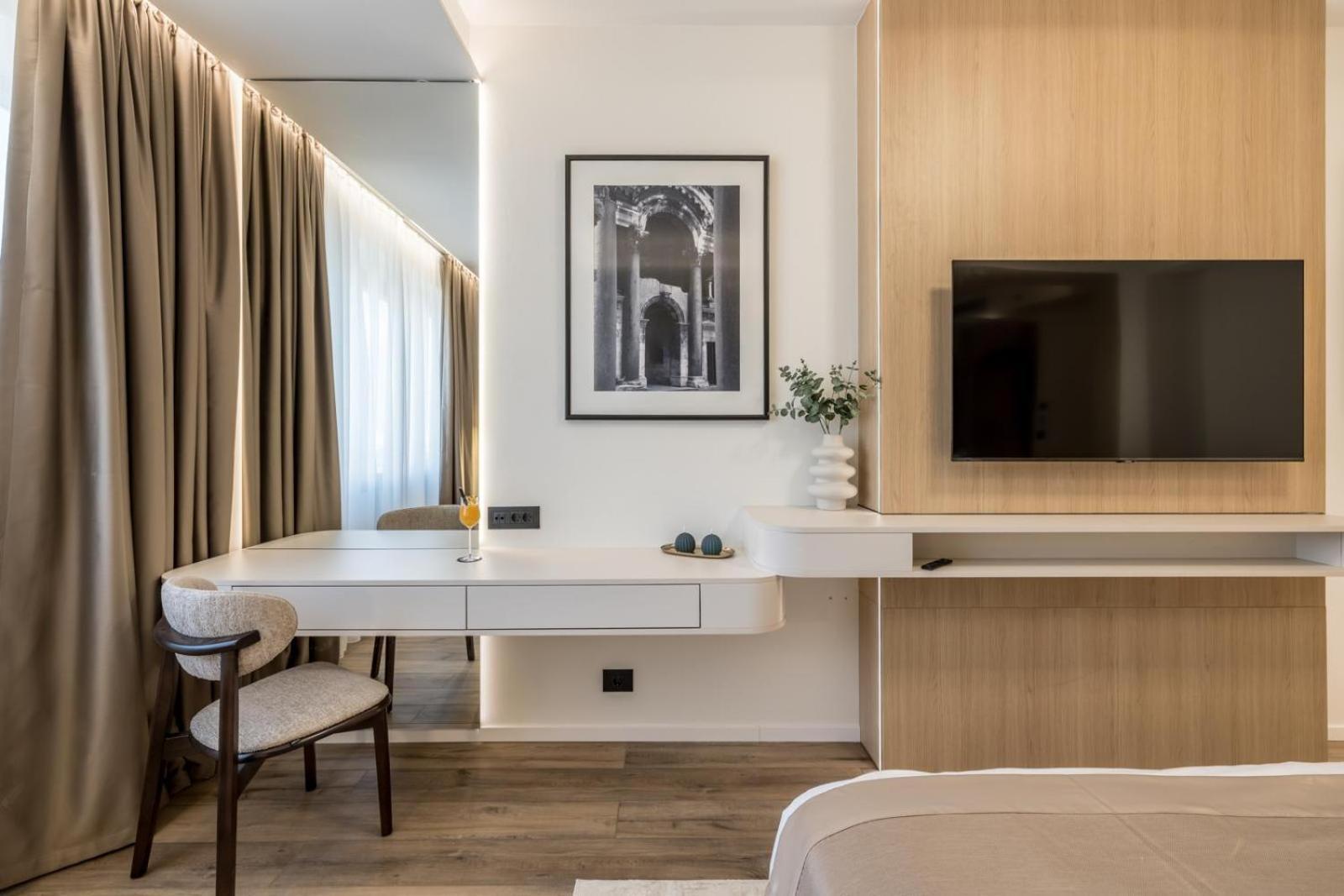 Premium Double Room with Balcony and Jacuzzi,1758280181:JPEG