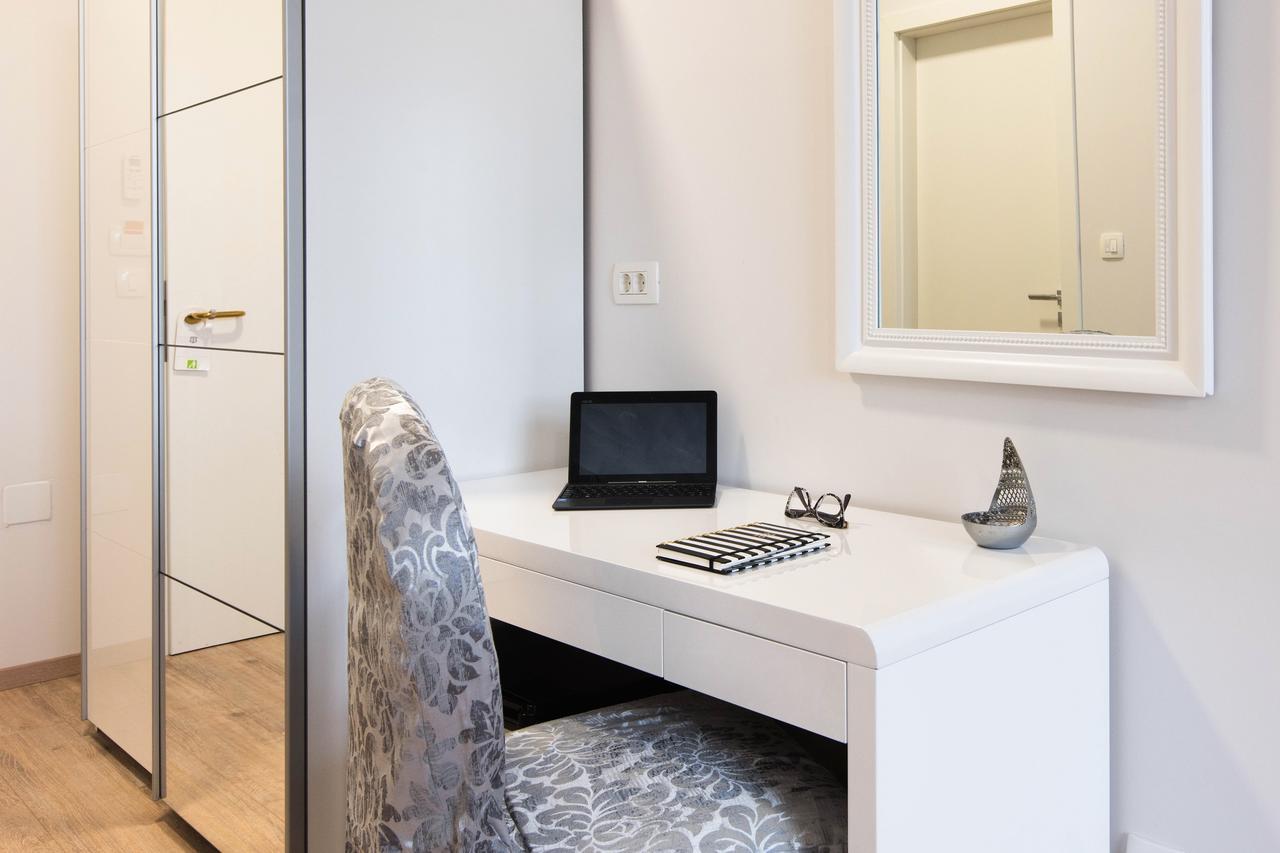 Deluxe Suite,825154154:JPEG