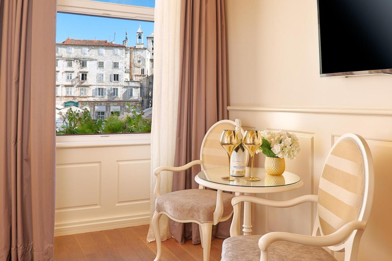 Luxury Double or Twin Room with City View